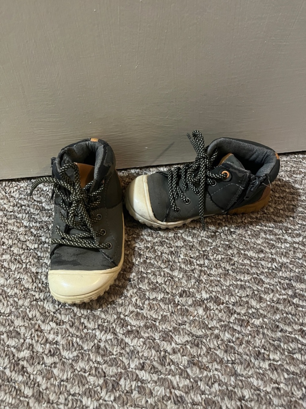 Kids/Toddler Black and Tan High-Top Zip on Sneakers